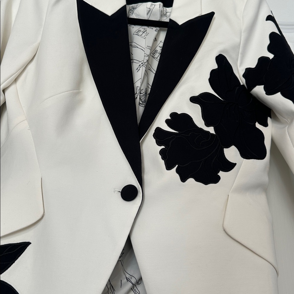White House Black Market Black and White Floral Blazer - Picture 5 of 8